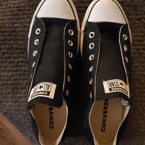 Black Converse Platform low top shoes. Size 11. They do not have shoe laces.